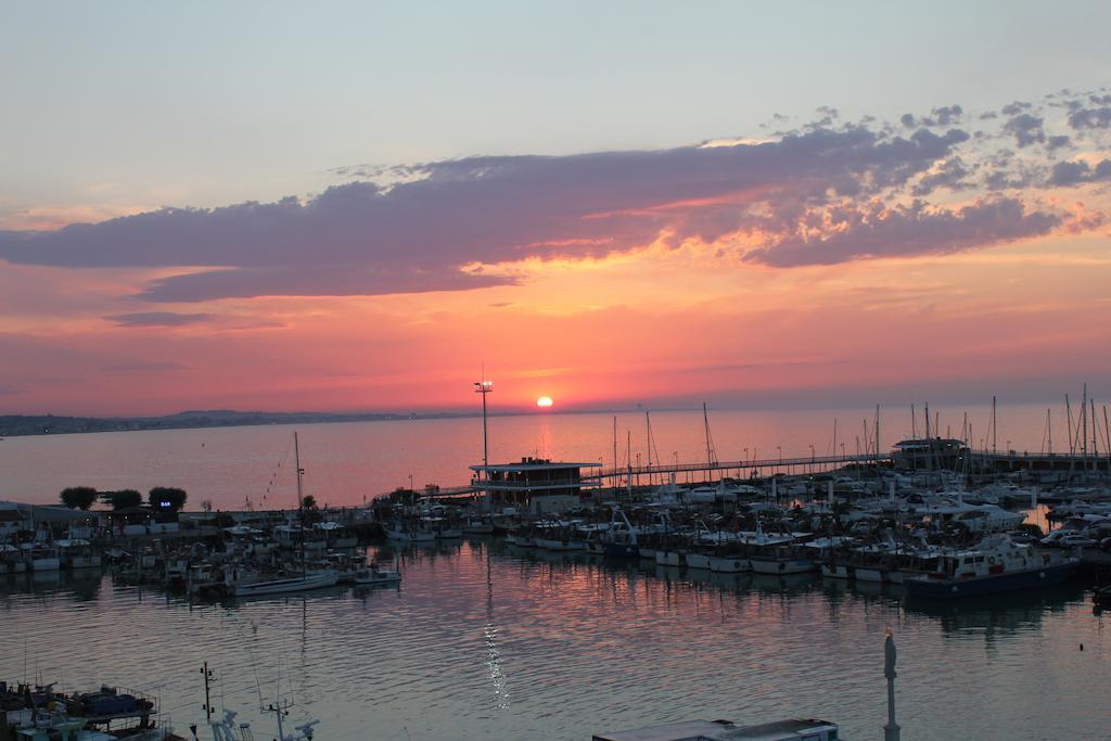 Hotel Olympia Gabicce Mare Ruang foto